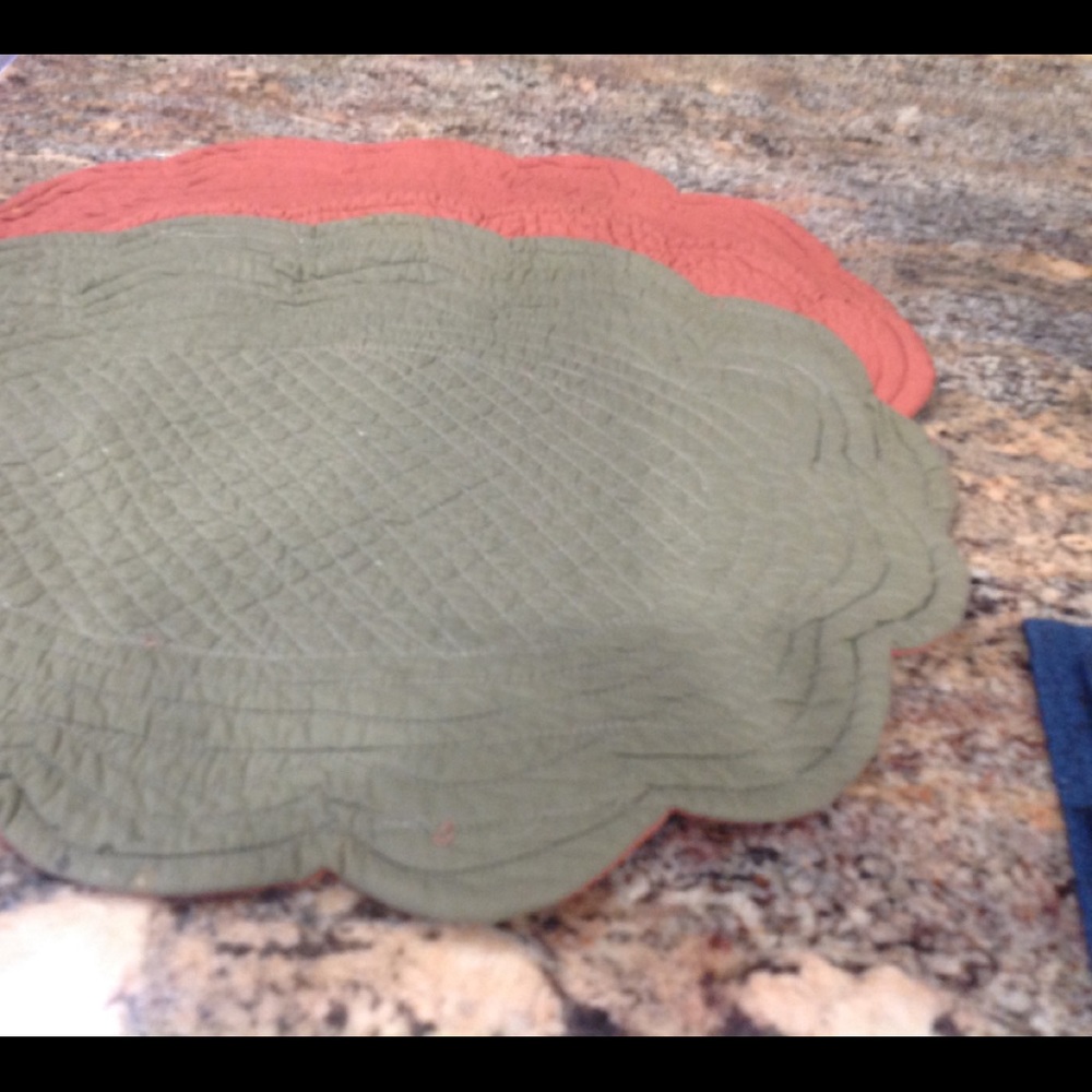 Set of four reversible placemats